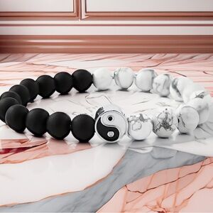 💎4/$20💎Yin Yang Black and White Beaded Bracelet (PREVIEW)